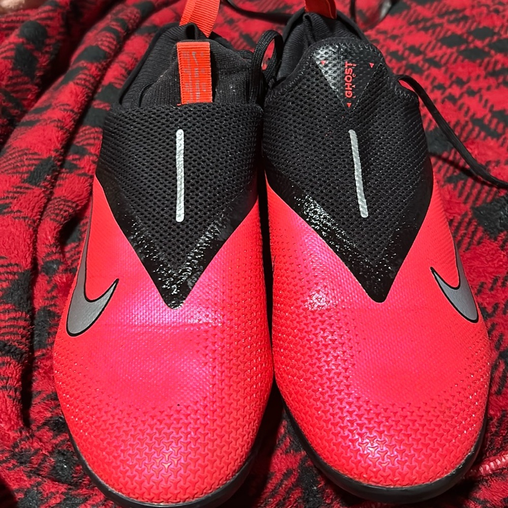 Trainers/tennis shoes